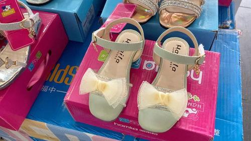 孩子不买国产鞋视频大全,孩子不买视频引发热议，国产鞋品牌如何破局？